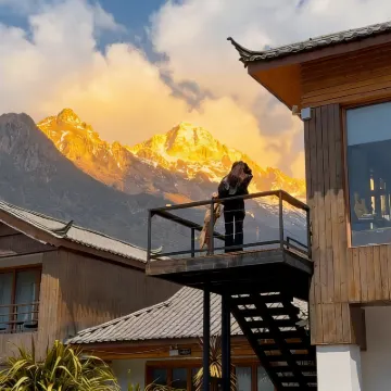 麗江瑞息RIXI•雪山嶼|日照金山MountianTrip森系雪山觀景香氛酒店 鄰近中虎跳石的酒店