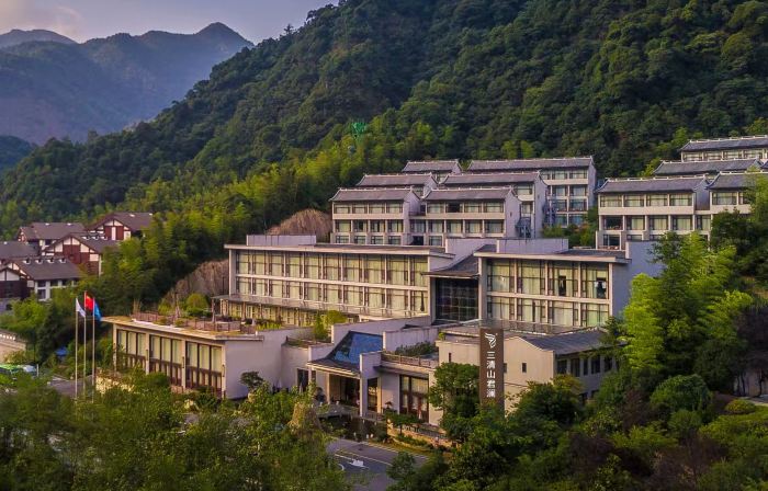 Sanqingshan Junlan Resort Hotel (Eastern Jinsha Cableway)