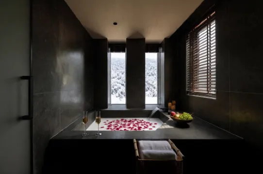 Shanshangshan • Yunyang Resort (Shuangqiao Valley Scenic Area)