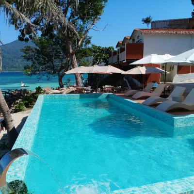 Aya Beach Resort Koh Lipe サノム ビーチ周辺のホテル