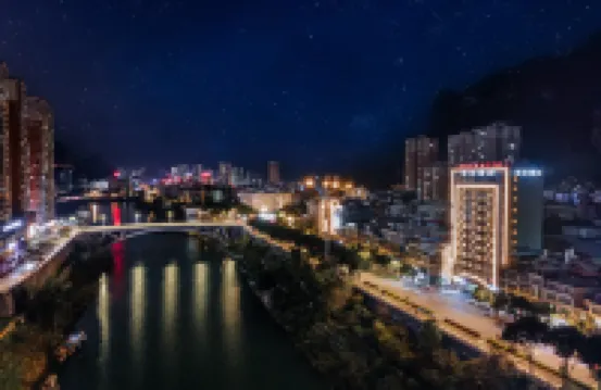 宜朵·觀山澗酒店（金城江白馬步行街店）