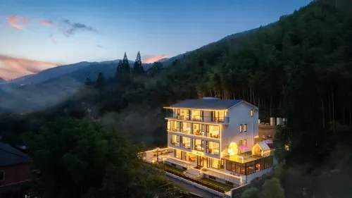 山溝·HERMIT|親子度假·禪意山景美宿(安吉雲上草原店) - 旅館