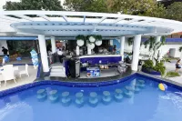 Amaya View - Pools