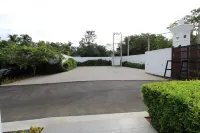 Kynrock Hotels & Resorts - parking