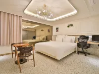 Daegu February Hotel Dongdaegu Station Hotels in Taegu
