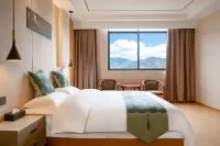 Manfeng Four Seasons Hotel (Cangwu)
