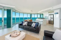 The Waterford on Main Beach