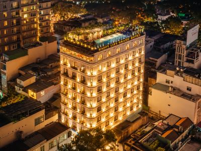 Happy Life Grand Hotel & Sky Bar