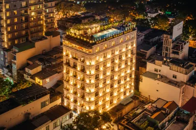 Happy Life Grand Hotel & Sky Bar Hoteles cerca de Rascacielos Bitexco Financial Tower