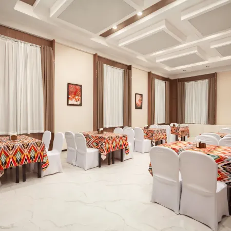 Urba Hotel (Kashgar Ancient City Donghu Park)