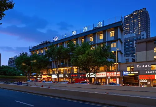 Yiyu Hotel (Beijing Road Subway Station)