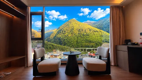 Lvyue Light Luxury Smart Hotel (Mount Siguniang Scenic Area) - موقف سيارات