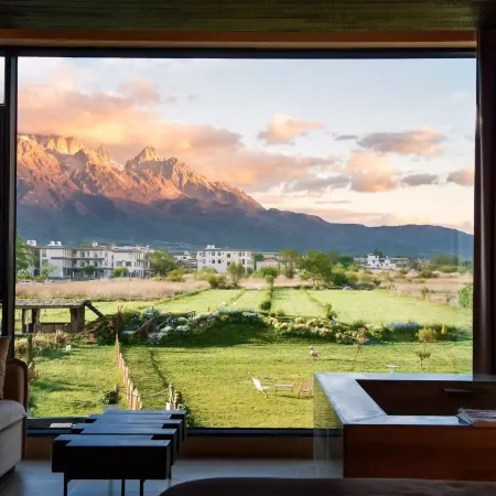 XiangYe.Yunqi Place, Sunlight on Snow Mountain Private Hot Spring Viewing Area