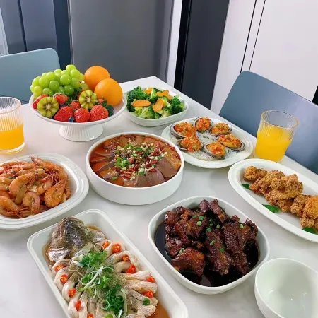 Yiyu Fengqing Theme Hotel