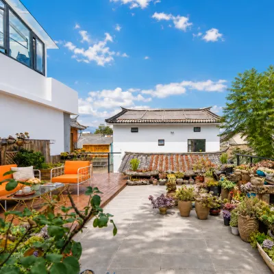 Huaque Courtyard Hotels near Dali Foreigner Street