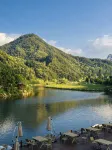 Gift of the Mountain · Forest & Lake | Chain Homestay Resort Zone - parcheggio