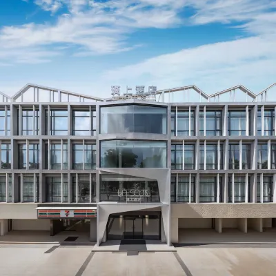 Zhuhai Lishang Hotel (Lvren Road Beach Swimming Pool) Hotels near Bailian Cave Park