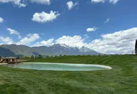 Yue Man · Slowdown - Snow Mountain View Luxury Resort (Baisha) - 2 ดาว