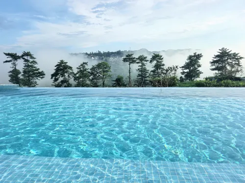 Xinchang Qiyunju Homestay (Xiayanbei Village) - Infinity Pools