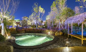 Howard Johnson Lake Serenity hot springs hotel Xichang