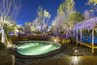 Howard Johnson Lake Serenity hot springs hotel Xichang