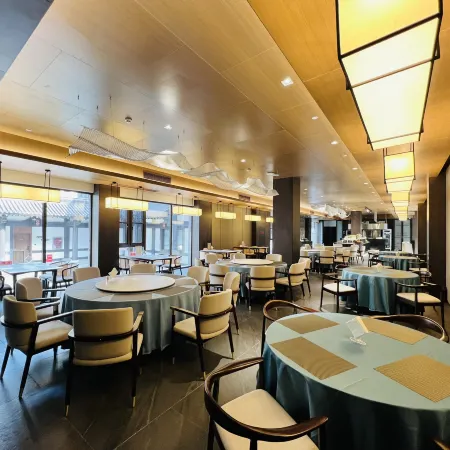 Octagon Featured High-end Hotel
