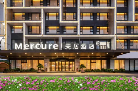 Mercure Zhuhai Lovers Road Beach Swimming Pool