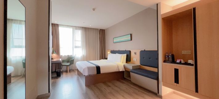 Homeinn Selected Hotel (Dongyang Hengdian Film City Qinwang Palace) Hotel di Dongyang