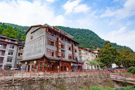 Wangji Shanju Humanities Inn (Wulingyuan Forest Park Sign Store)