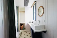 Bole Mihai Homstay (Shengsi Flower and Bird Island Branch)