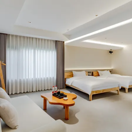Moonlit Lotus Pond Scenic View Holiday Guesthouse | Nanhu Lakeside, Near Painting Bridge, Hongcun