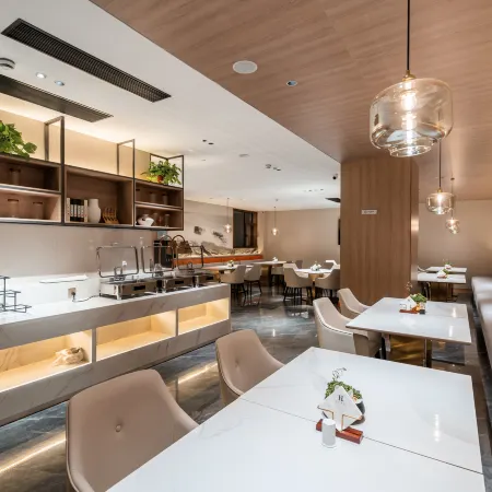 H Hotel (Linfen Houma Xintian Square)