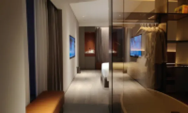 PLATINUM HYALE HOTEL