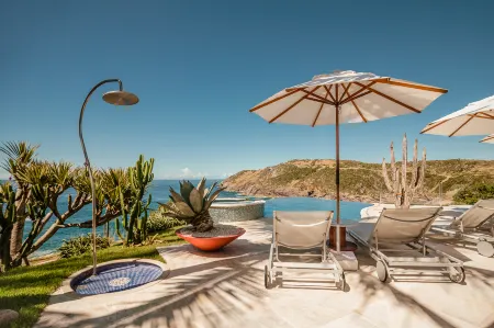 Cliffside Luxury Inn