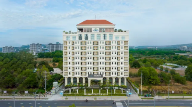 Sea Breeze Hotel & Villa Hotels near Otres Beach