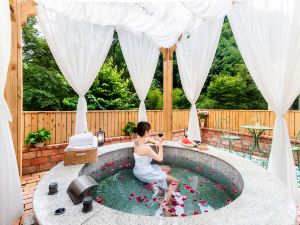 Huajun·Firefly Creek Valley Spa Hotel