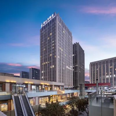 Moon Hotel Hotels near Huashannan Railway Station