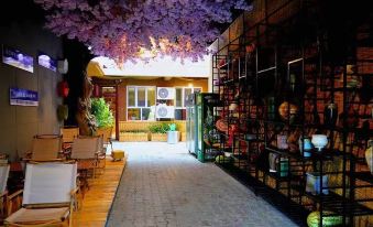 Yining Airport Saibei Xiaoyuan Homestay