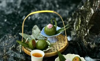 The Hidden House Hotel(Chengdu DuFu Thatched Cottage Southwest University of Finance)