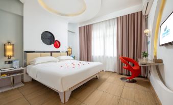 Jiajie Boutique Hotel (Haikou Qilou Old Street Sun Moon Plaza Duty Free Shop)