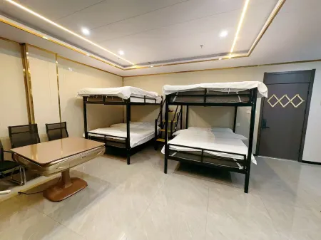 Quark Alliance E-sports Hotel Отели рядом с достопримечательностью «Xishuanghu Baihe Park»