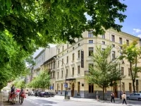 Golden Queen Hotel Отели рядом с достопримечательностью «Галерея польского искусства XIX века»