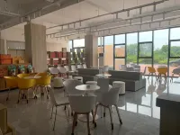 Youth Apartment (Huangchuan Gongye Dadao)