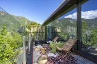 โรงแรมบ่อน้ำพุร้อนส่วนตัวไลท์แอนด์ฟอเรสต์พีกาบูคลิฟ