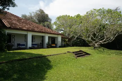 Lunuganga Estate Các khách sạn gần Gnanawimala Vidyalanubadda Buddhist Center