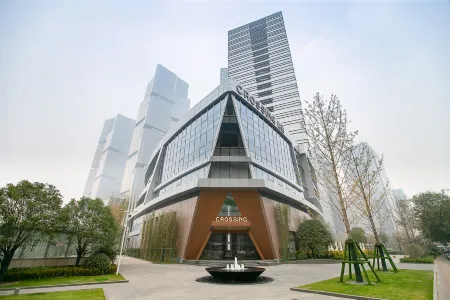 Zhengzhou East Railway Station Crossing Hotel