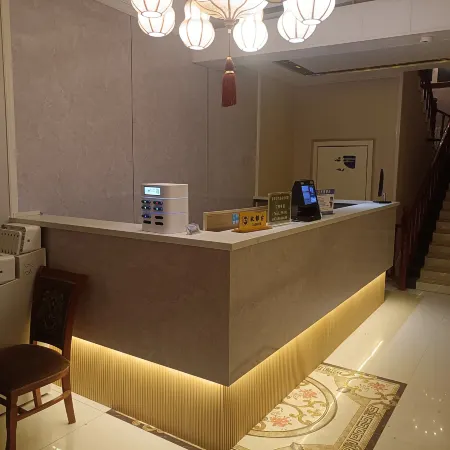 Zadoi Xueshan Business Hotel