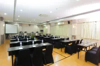 Front One HK Resort Simpang Lima Semarang فنادق في Gajahmungkur