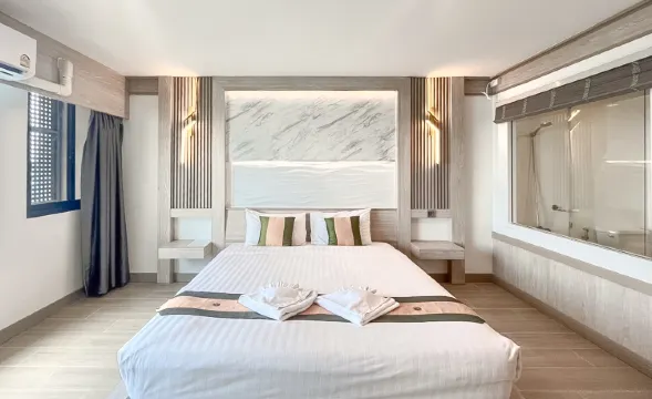 ห้องดีลักซ์ เตียงใหญ่ 1 เตียง