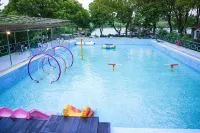 Daqian Swanlake Manor